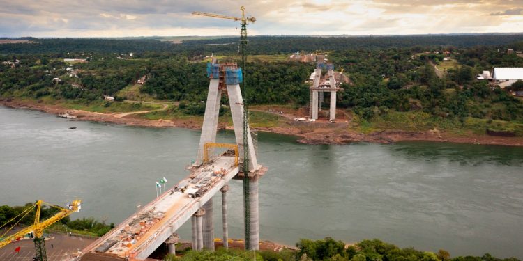 Ponte da Integração atinge 52% de execução, com investimentos de 38% dos recursos previstos por Itaipu