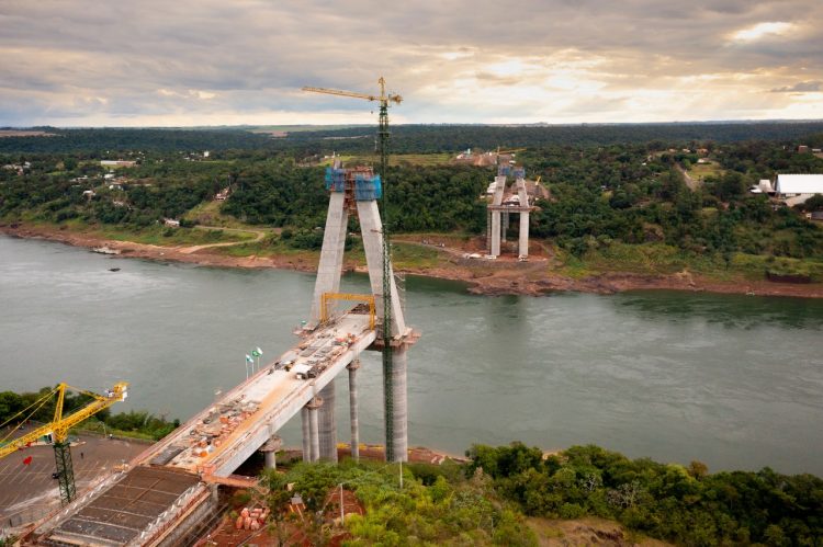 Ponte da Integração atinge 52% de execução, com investimentos de 38% dos recursos previstos por Itaipu