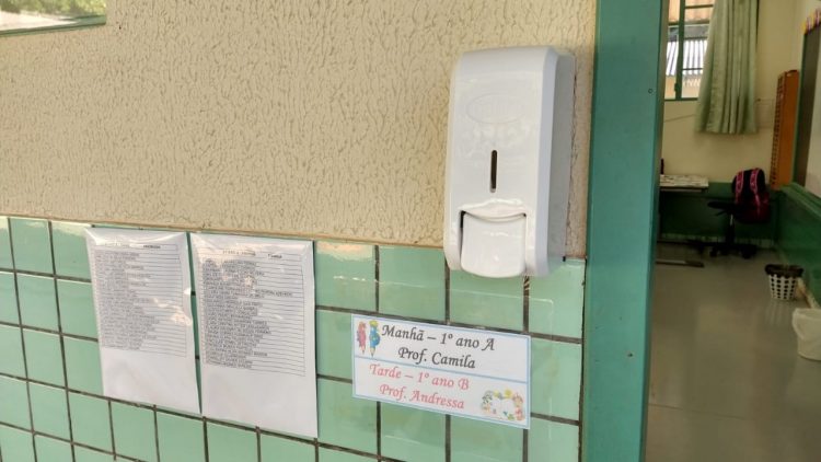 Alunos e professores são testados para o retorno gradual das aulas municipais