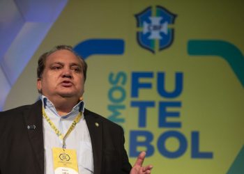 Ex-jogador Branco comemora aniversário em casa após receber alta