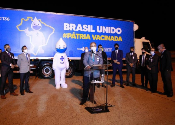 Chega ao Brasil 1º lote da vacina da Pfizer-BioNTech