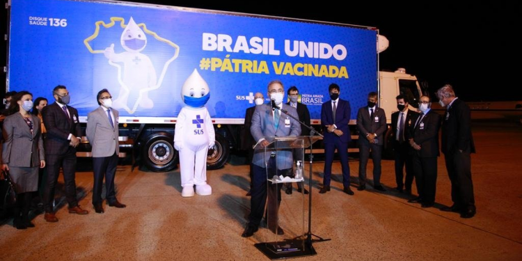 Chega ao Brasil 1º lote da vacina da Pfizer-BioNTech