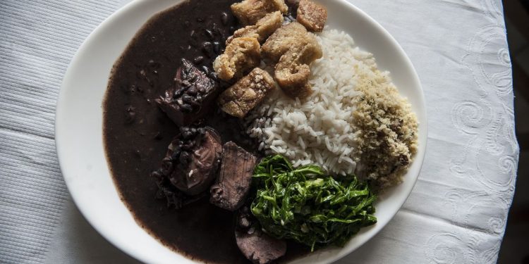 Campanha “Foz Unida: Nenhum Prato Vazio” irá arrecadar alimentos e cestas básicas para famílias em Foz do Iguaçu