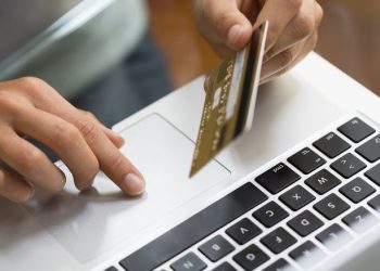 Gaeco cumpre mandados em operação contra golpes pela internet
