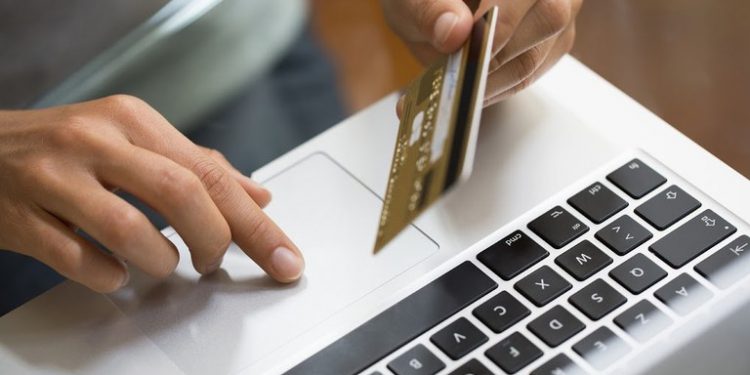 Gaeco cumpre mandados em operação contra golpes pela internet