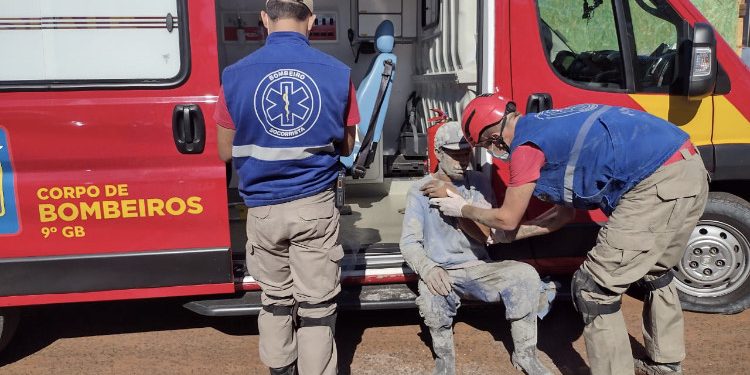 Prédio em obra desaba e deixa pelo menos 2 mortos e 3 feridos