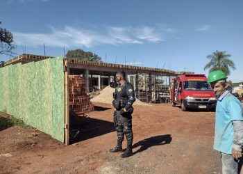 Corpo de Bombeiros segue buscas por trabalhadores soterrados