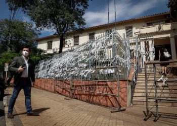 Ato em frente a Ministério homenageia mortos por covid-19 no Paraguai