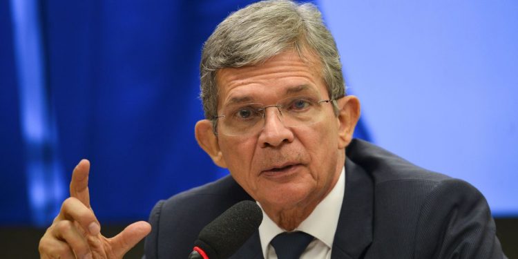 General Joaquim Silva e Luna toma posse na Petrobras