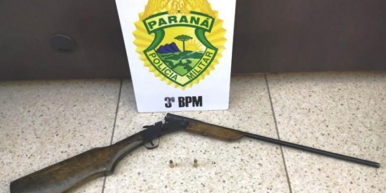 Idoso é encaminhado a delegacia após atirar de espingarda em assaltantes