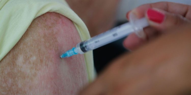 Campanha de vacinação contra a gripe começa na segunda, 12