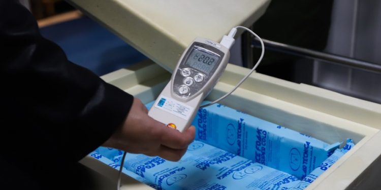 Foz do Iguaçu recebe ultrafreezer para armazenar vacina da Pfizer