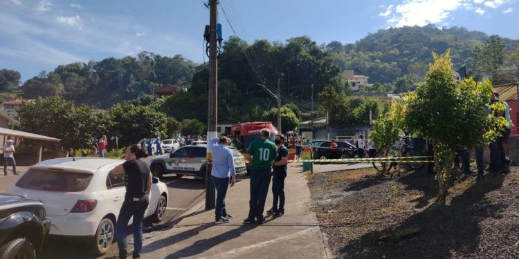 Adolescente invade escola e mata crianças em Saudades, no Oeste de SC