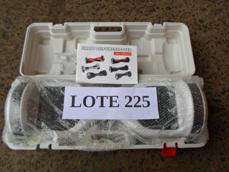 Receita Federa realiza leilão eletrônico de mercadorias e veículos em Foz do Iguaçu