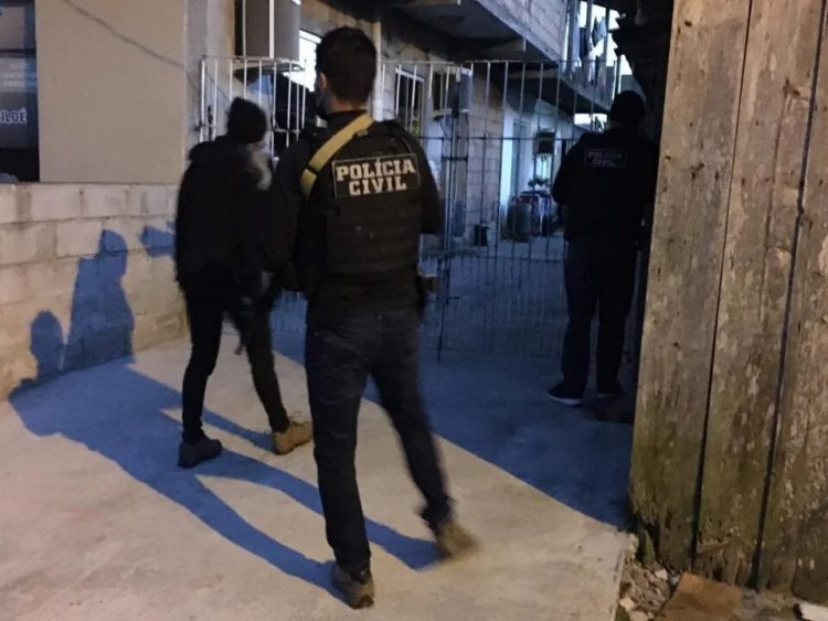 Polícia faz operação contra responsáveis por acidente de ônibus que deixou 19 mortos no Paraná