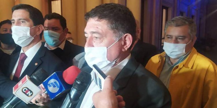 Caminhoneiros paraguaios entram em acordo com o governo e terminam greve