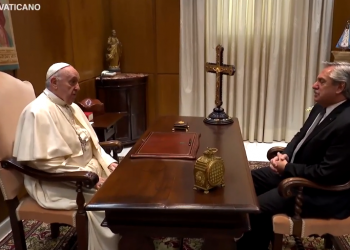 Presidente da Argentina pede apoio ao Papa Francisco nas negociações com o FMI