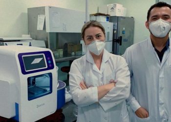 Em um ano, Laboratório do Hospital Municipal de Foz do Iguaçu fez 75 mil exames para covid-19