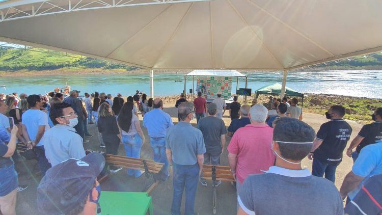 Clube de Pesca Maringá e PROMUP soltam 50 mil alevinos no Rio Paraná