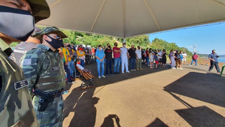 Clube de Pesca Maringá e PROMUP soltam 50 mil alevinos no Rio Paraná