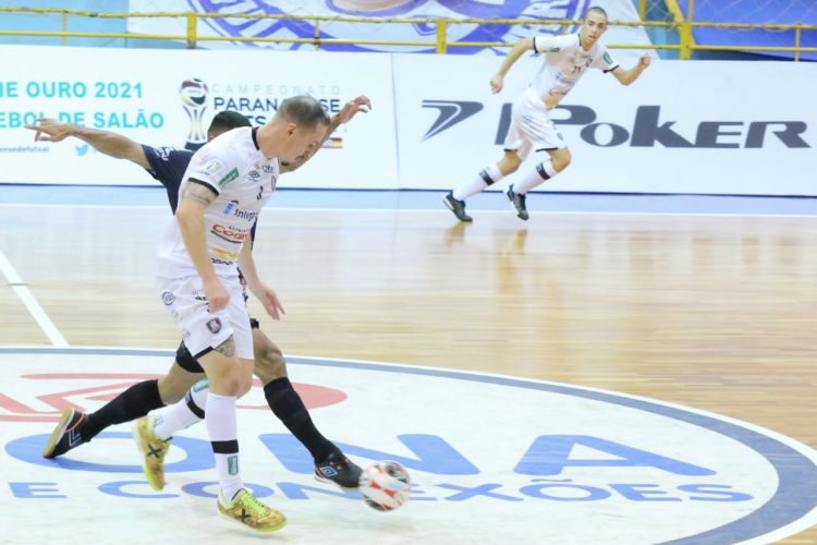 Foz Cataratas bate Campo Mourão pelo paranaense