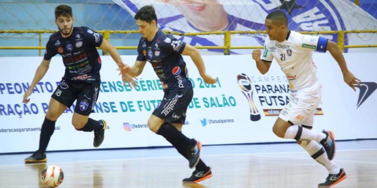 Foz Cataratas bate Campo Mourão pelo paranaense