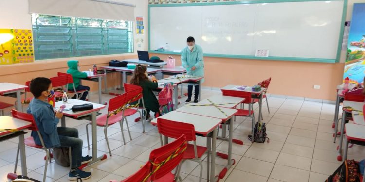 Primeiro dia de aula presencial na Rede Pública Municipal ocorre de forma tranquila
