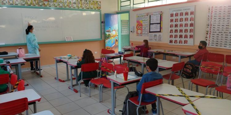 Primeiro dia de aula presencial na Rede Pública Municipal ocorre de forma tranquila