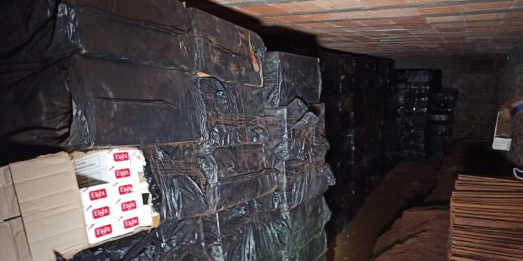 PRF apreende mais de 1 milhão de maços de cigarros em propriedade rural de Matelândia