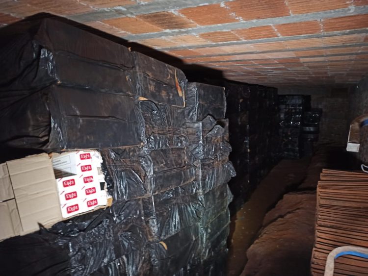 PRF apreende mais de 1 milhão de maços de cigarros em propriedade rural de Matelândia