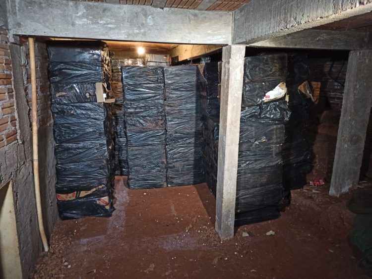 PRF apreende mais de 1 milhão de maços de cigarros em propriedade rural de Matelândia