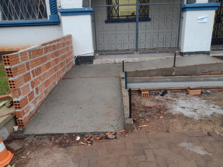 Colégio da Polícia Militar constrói rampa de acessibilidade para cadeirantes