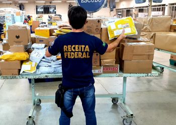 Receita Federal retém 180 volumes de remessas postais em Foz do Iguaçu