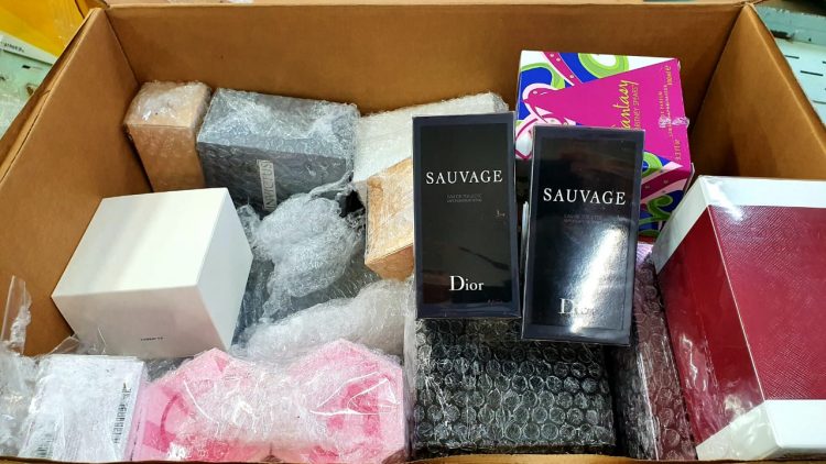 Receita Federal retém 180 volumes de remessas postais em Foz do Iguaçu