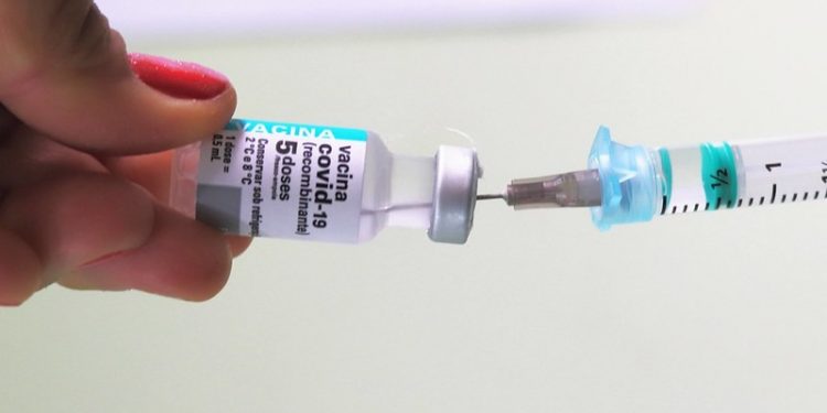 Vacinação para grupo entre 50 a 54 anos com comorbidade começa neste sábado (08)