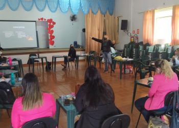 Educadores da rede municipal de Foz participam de formação sobre o ensino híbrido