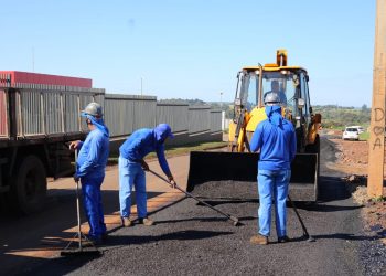 Prefeitura de Foz executa serviços de pavimentação no Parque Ouro Verde