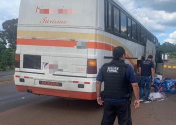 Receita Federal retém um ônibus de turismo em Céu Azul
