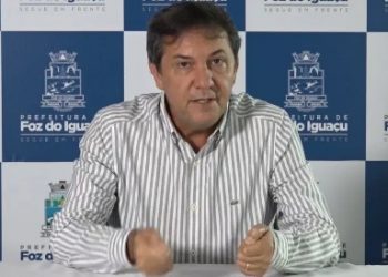Prefeito diz que não vai permitir “anarquia” e pode cassar alvará de quem não cumprir decreto