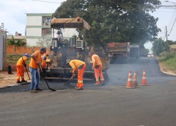 Prefeitura de Foz executa pavimentação asfáltica no Parque Presidente I