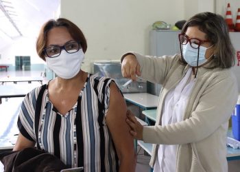 Saúde aplicou mais de 76 mil doses de vacina contra a covid em Foz