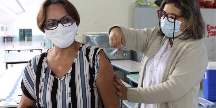 Saúde aplicou mais de 76 mil doses de vacina contra a covid em Foz