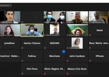 Educadores aprovam em assembleia suspensão das aulas presenciais na Rede Municipal de Foz
