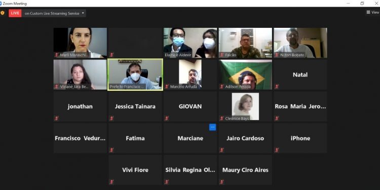 Educadores aprovam em assembleia suspensão das aulas presenciais na Rede Municipal de Foz
