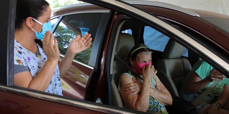 Foz completa quatro meses de vacinação contra a Covid com mais de 77 mil doses aplicadas