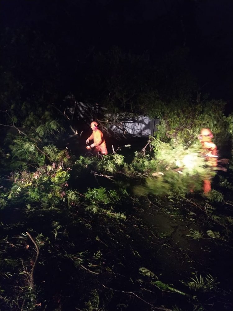 Casa destruída por incêndio na Vila A durante o temporal pode ter sido atingida por raio