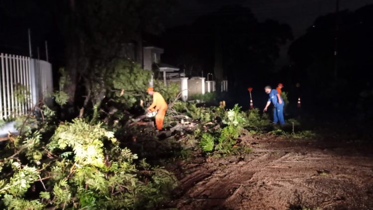 Casa destruída por incêndio na Vila A durante o temporal pode ter sido atingida por raio