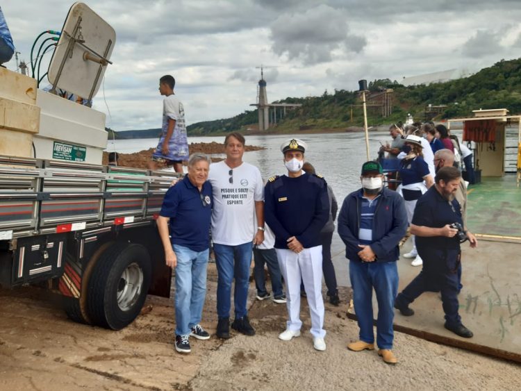 Clube Amambay solta 60 mil alevinos de pacus no Rio Paraná