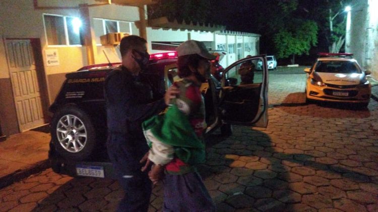 Dinossauro sai para passear durante o lockdown em Foz e vai parar na delegacia