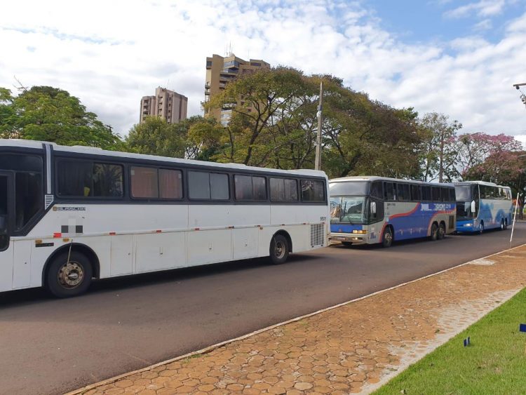 Três ônibus de turismo retidos com mercadorias avaliadas em quase 1 milhão de reais